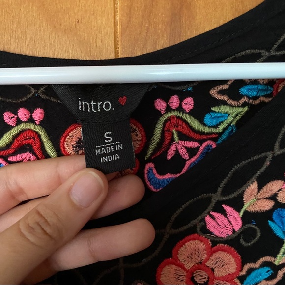 💫 Black 3/4 Bell Sleeve Neon Embroidery Blouse - Picture 3 of 6